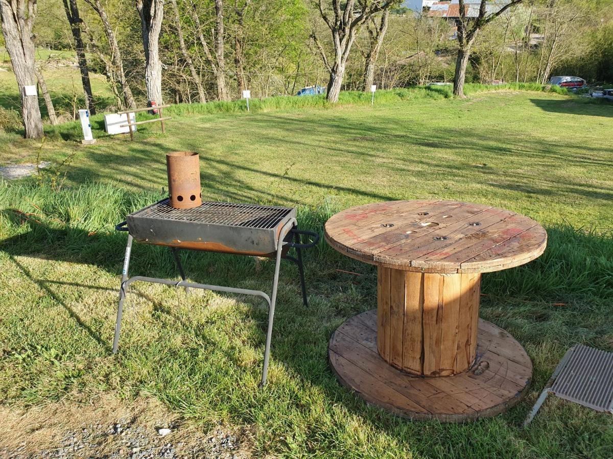 Camping Du Puy Rond Бресюир Экстерьер фото