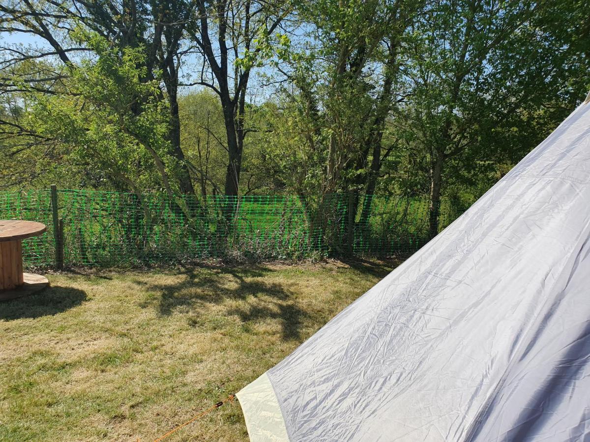 Camping Du Puy Rond Бресюир Экстерьер фото