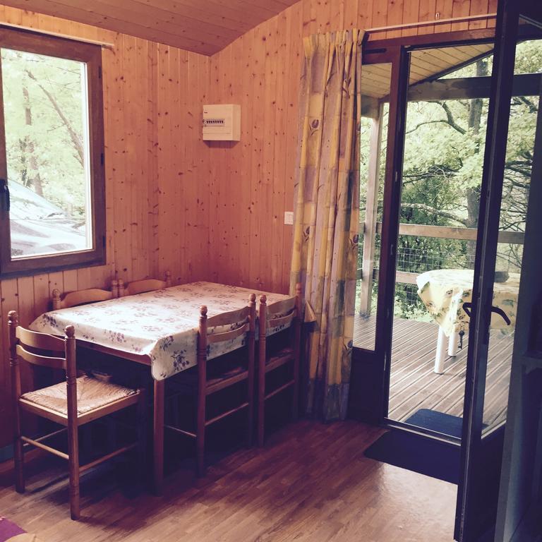 Camping Du Puy Rond Бресюир Номер фото
