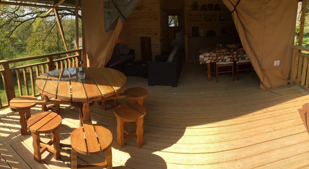 Camping Du Puy Rond Бресюир Экстерьер фото