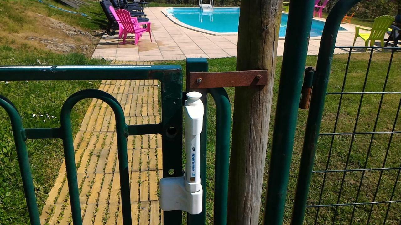 Camping Du Puy Rond Бресюир Экстерьер фото